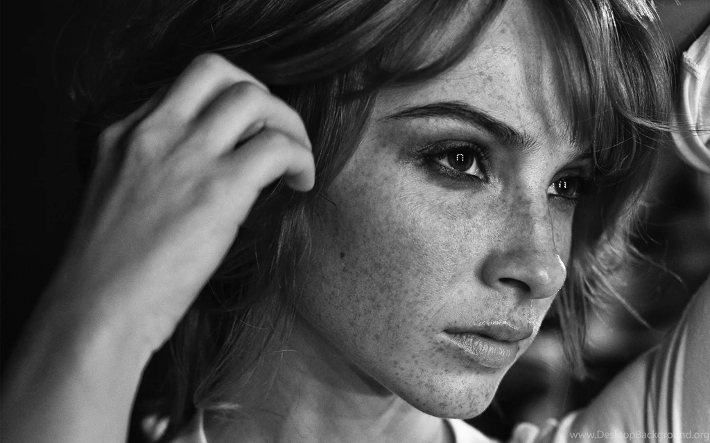 Download Wallpapers 2560x1600 Girl, Freckles, Face, Black And White ...
