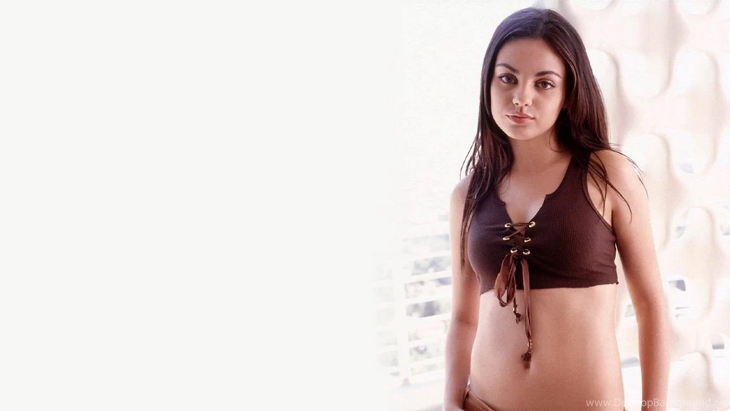 Mila Kunis Cute HD Photo   Wallpapers