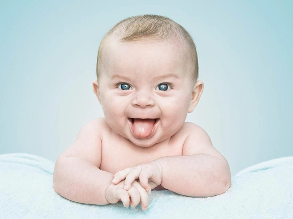 Cute Crawling Baby Wallpapers