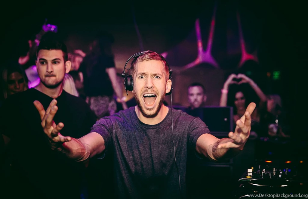 Calvin Harris Djing Live