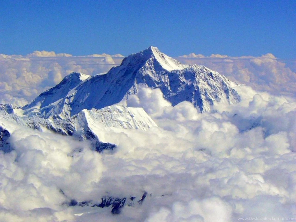 Mount Everest Wallpaper.jpg