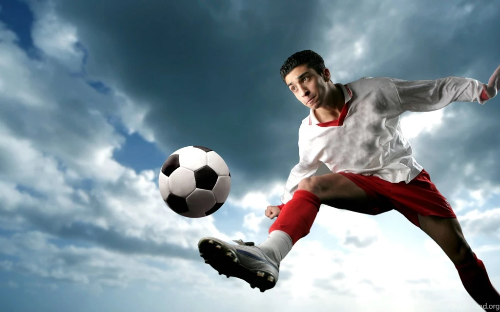 A Soccer Player Is Kicking Football Sports Wallpapers Hi ...
