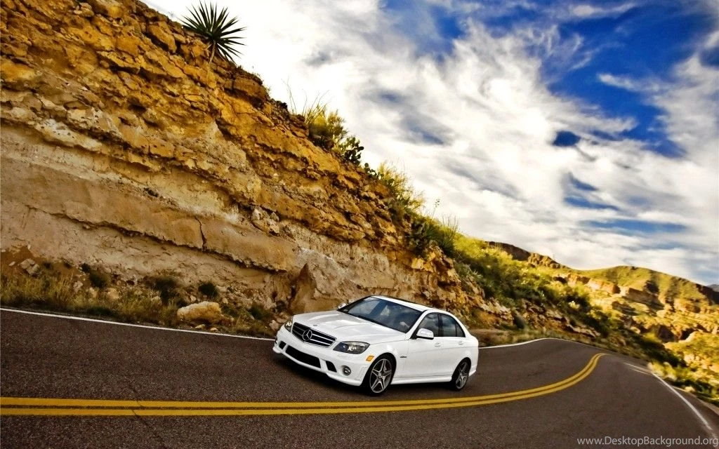 Striking Benz Car Desktop Wallpapers