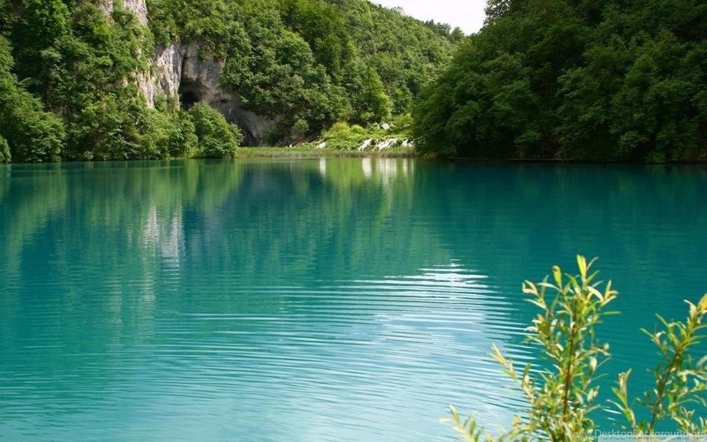 Windows 8 hd turquoise lake wallpaper.jpg