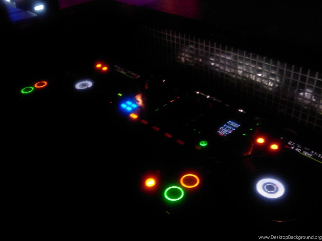 Pioneer dj set wallpaper pioneersetup.jpg