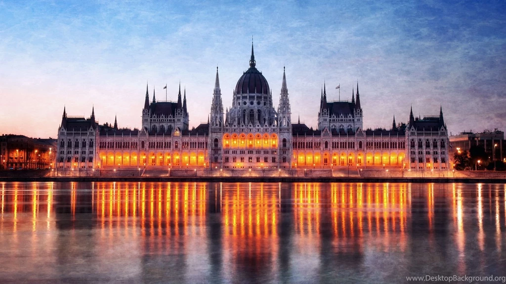 Awesome government building in budapest at dusk hd wallpaper.jpg