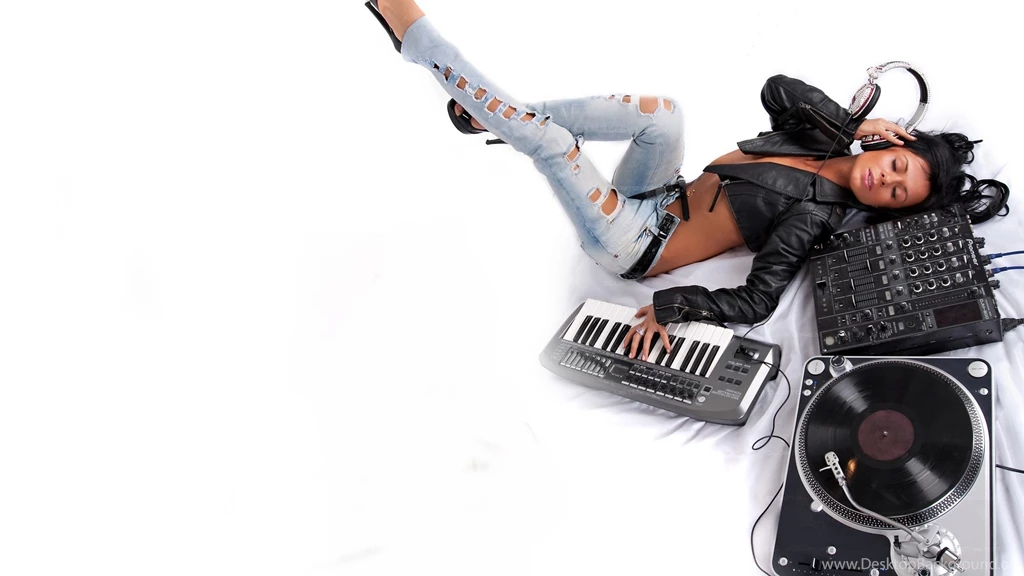 F5bd1c7d_890c31bf_girl vinyl synthesizer headphones hot dj hd wallpapers for fullscreen and widescreen desktop background wallpaper wallpapers computer 8469 ...