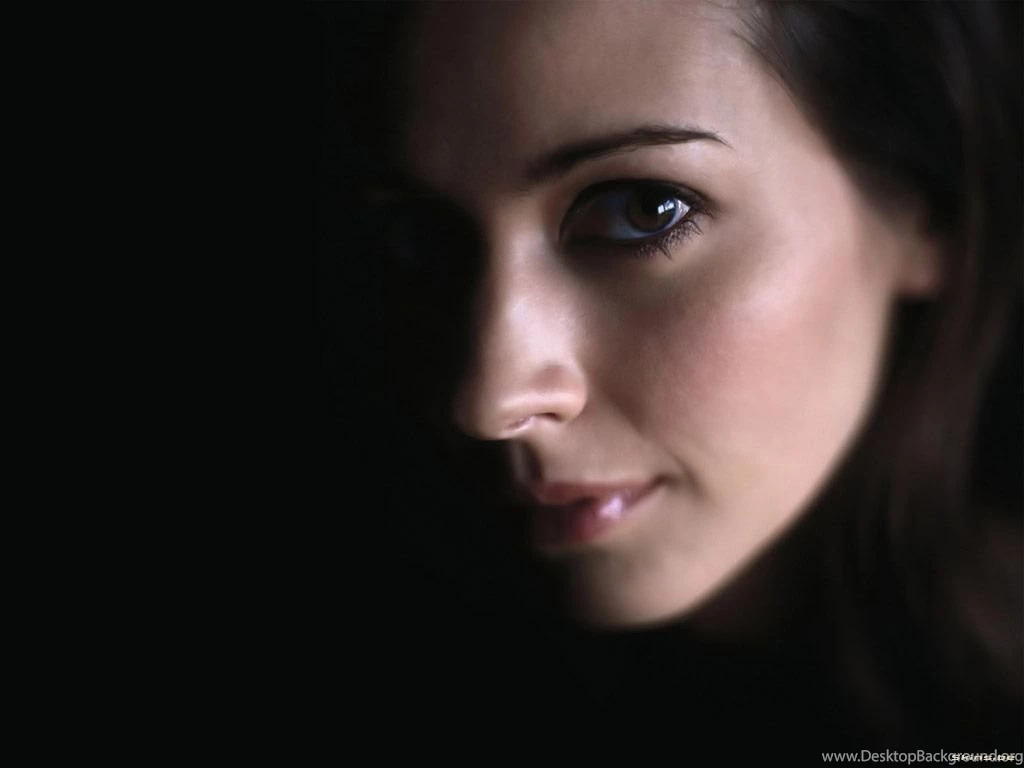 Gorgeous Amy Acker Wallpapers