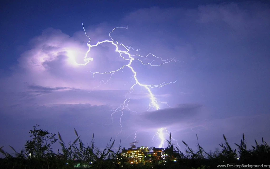 Wallpaper: Lightning Wallpapers