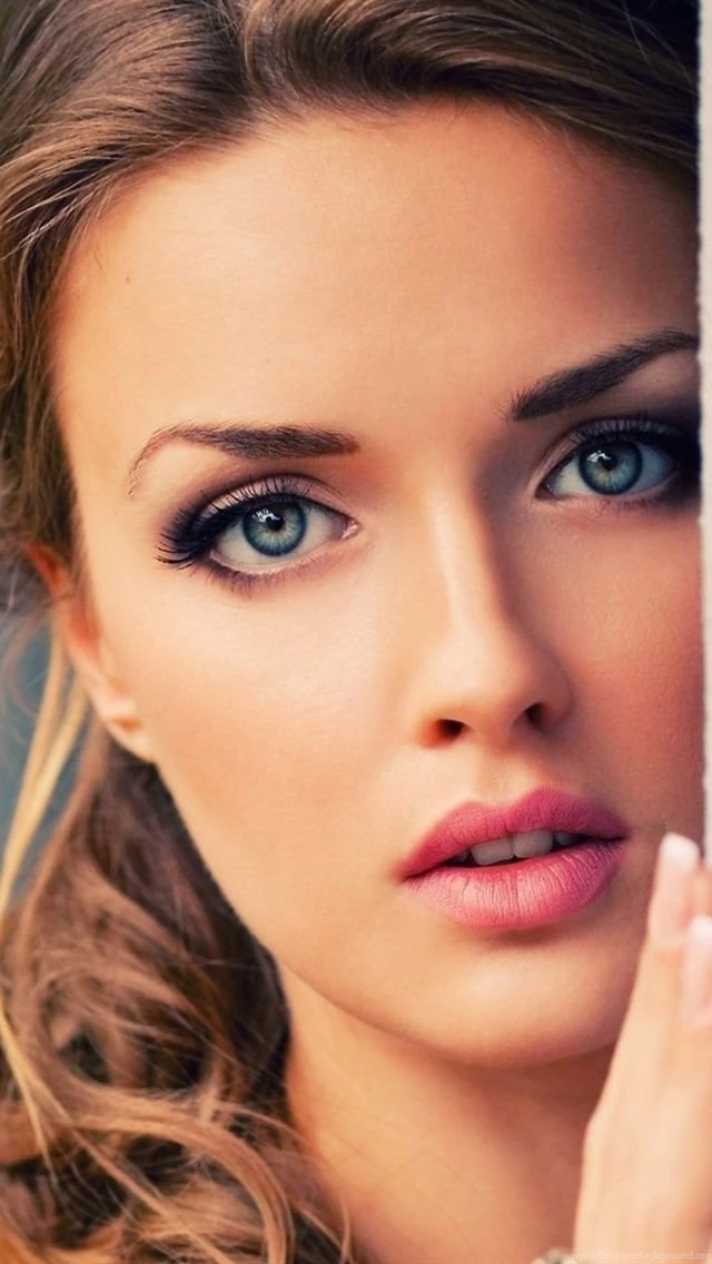 Blue Eyes Pretty Girl iPhone Wallpapers