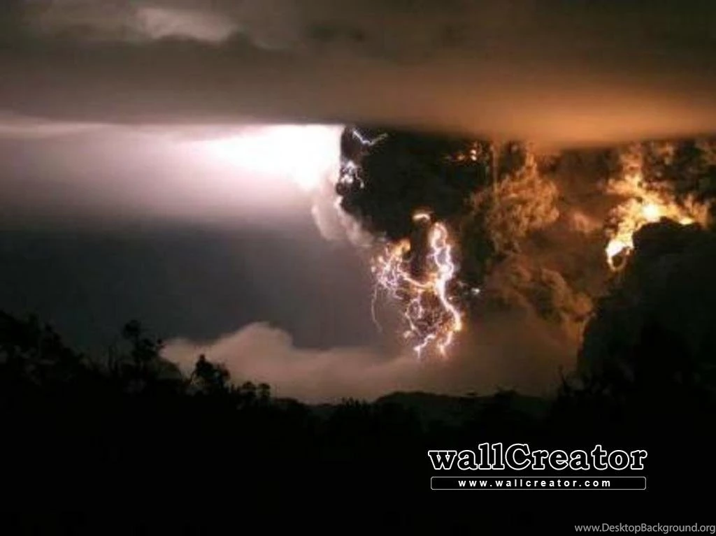 Chilean Volcano And Thunderstorm   1024 / 768 Wallpapers