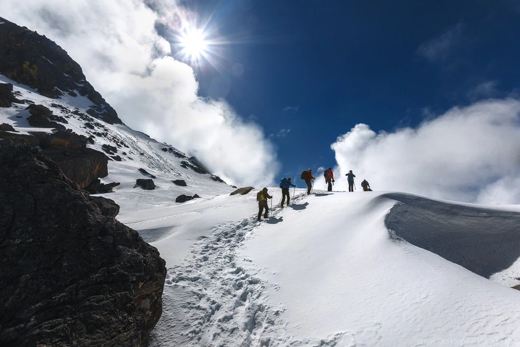 Nepal Mountains Clouds Snow Clouds Tourists Hiking Winter People ...