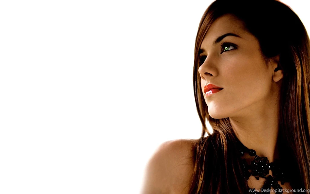 Beautiful Brunettes Wallpapers