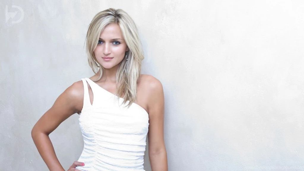 Beautiful women wallpapers1.jpg