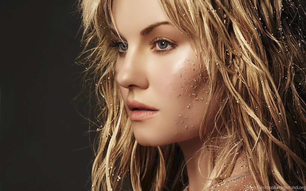 Elisha Cuthbert HD Wallpapers And Photos