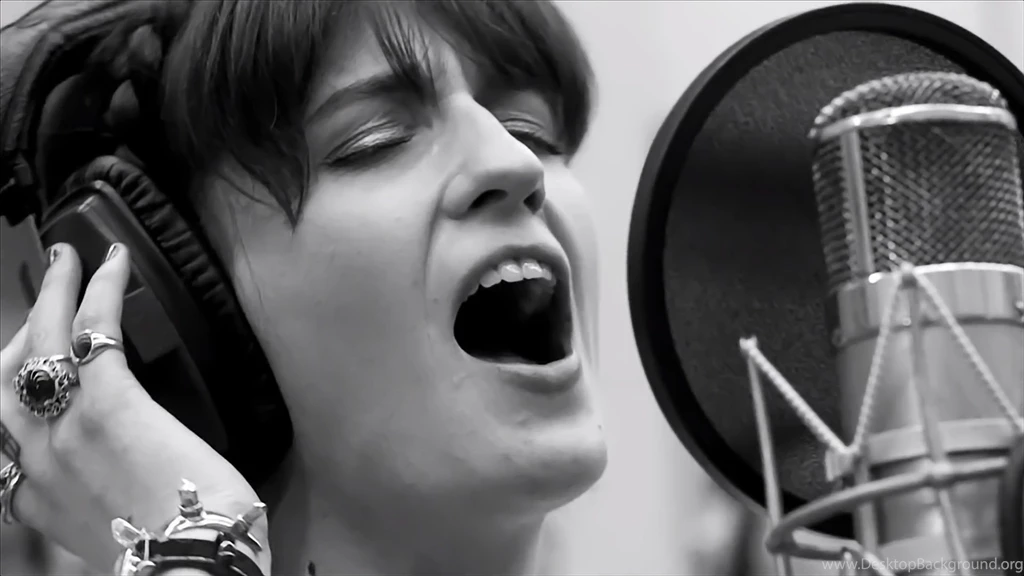FLORENCE AND THE MACHINE Indie Rock Microphone Wallpapers ...