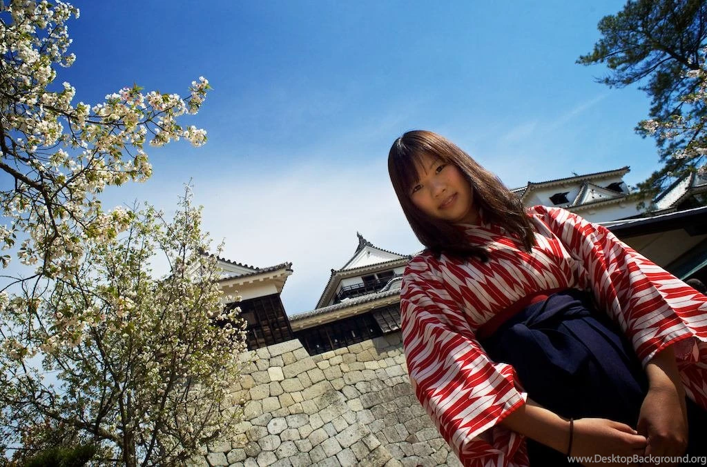 Girl In Kimono Wallpapers