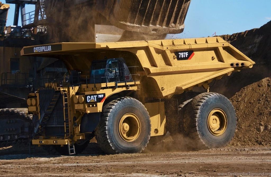 Cat 797F left front shovel loading close crop 1.jpg