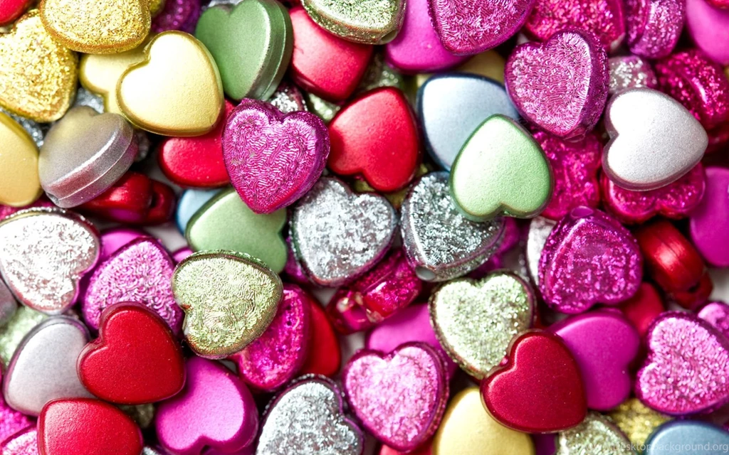 Heart shaped Pebbles 1920x1200.jpg