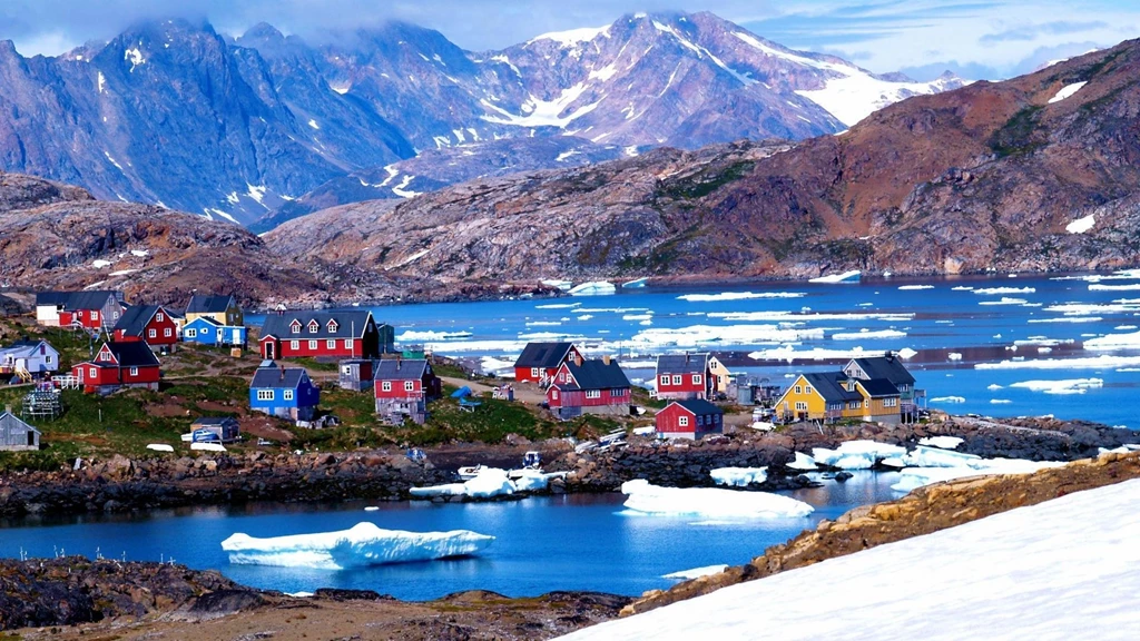 Beautiful Colorful Village Of Kulusuk Greenland Wallpapers ...
