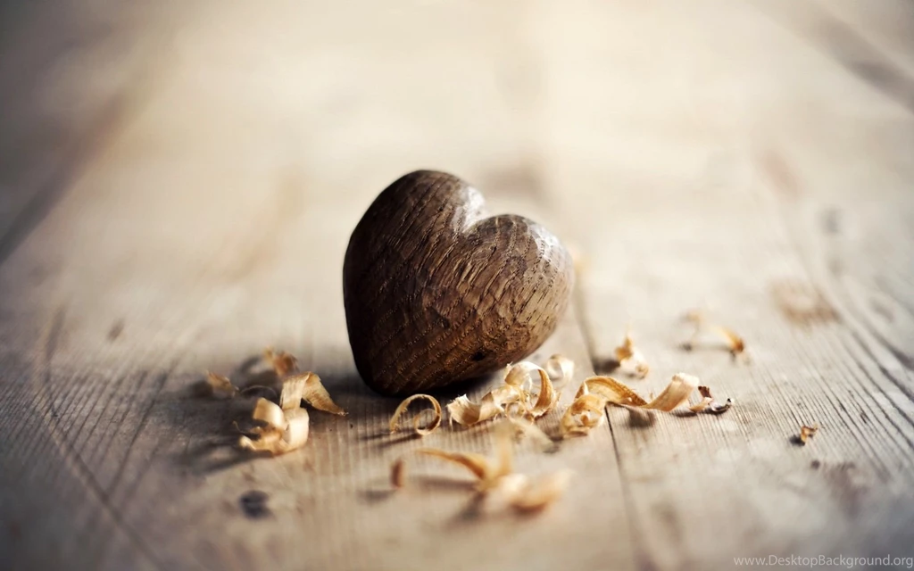 Wood heart on the wood floor 1920x1200 photography desktop wallpaper 26900.jpg