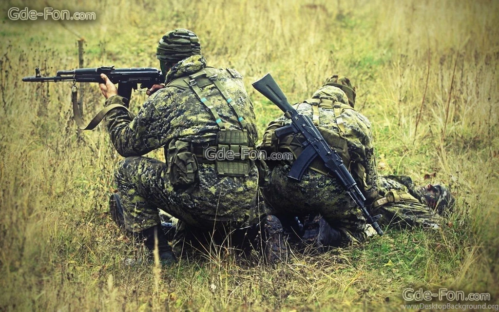 394244_soldaty_kamuflyazh_ak_pomoshh_1920x1200_www.Gde Fon.com.jpg