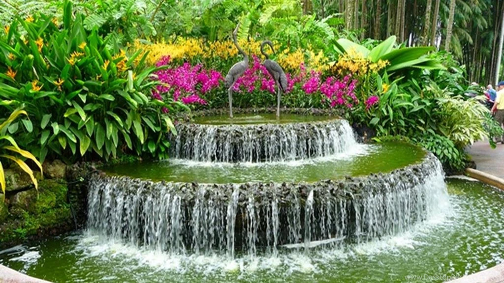 GARDEN FOUNTAIN WALLPAPER   (