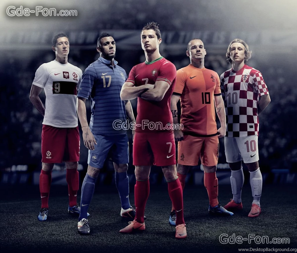 383997_futbol_ronaldo_5833x4961_www.Gde Fon.com.jpg