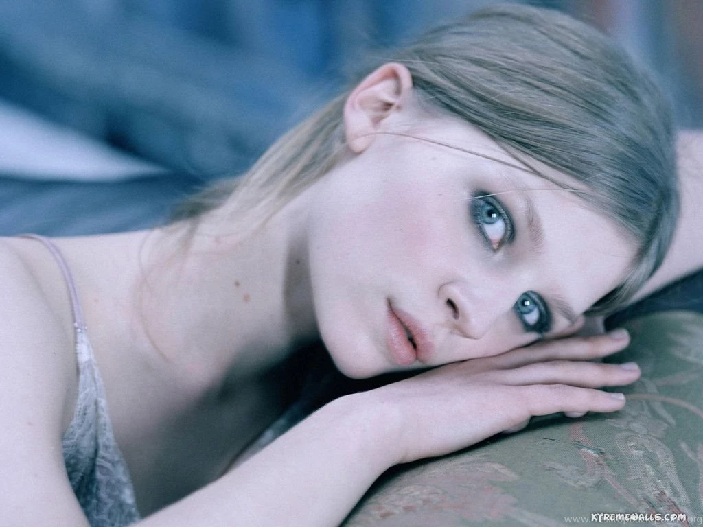 Clemence Poesy High Resolution Wallpapers