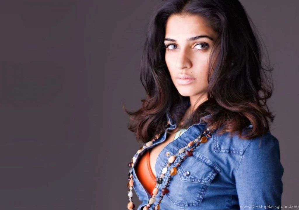 Download Wallpapers Nadia Ali, Girl, Jacket, Suitsweam, Face HD ...