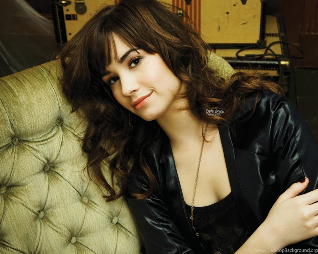Demi Lovato Hd Wallpapers 1280x1024 Hd Desktop Wallpaper