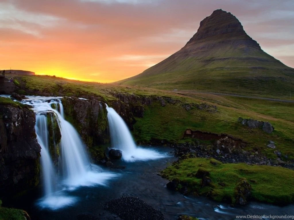 Waterfall Mountain Wallpaper 1024x768.jpg