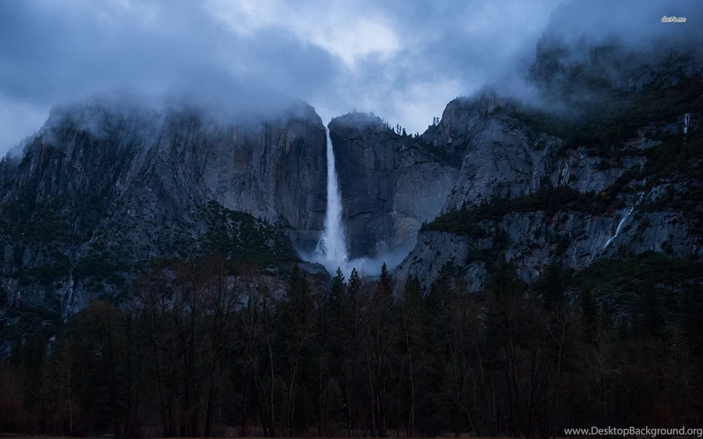 Waterfall In The Misty Mountain Wallpapers Nature Wallpapers