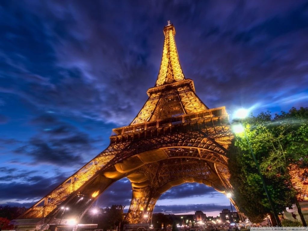 Eiffel Tower At Night HD Desktop Wallpapers : Fullscreen : Mobile