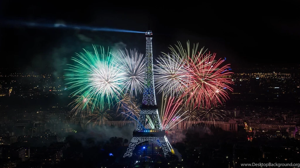 Eiffel Tower At Night Tumblr Wallpaper.