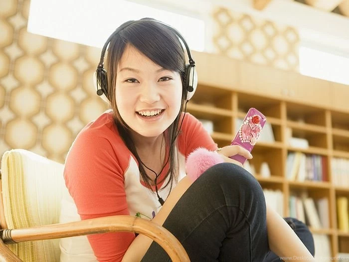 Relaxing Lifestyle, Japanese Young Girl Listening Music Wallpapers ...