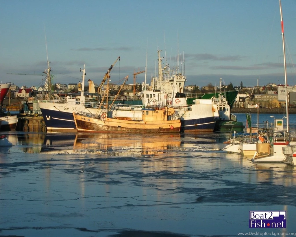 Wallpaper fishing boats.jpg