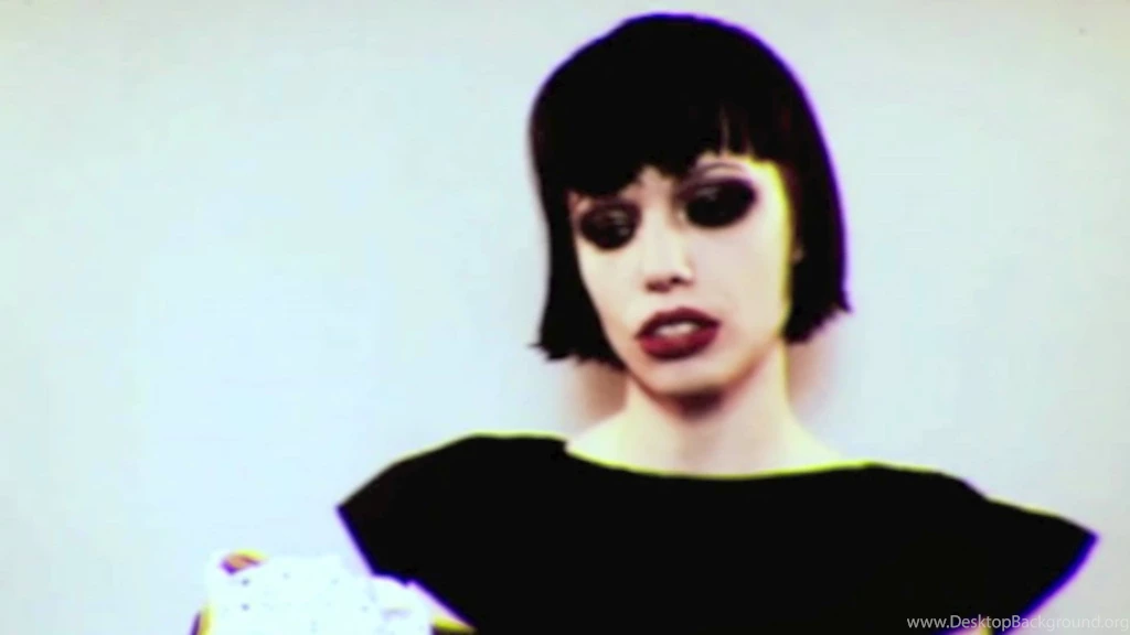 Crystal Castles Suffocation (HEALTH Remix) YouTube