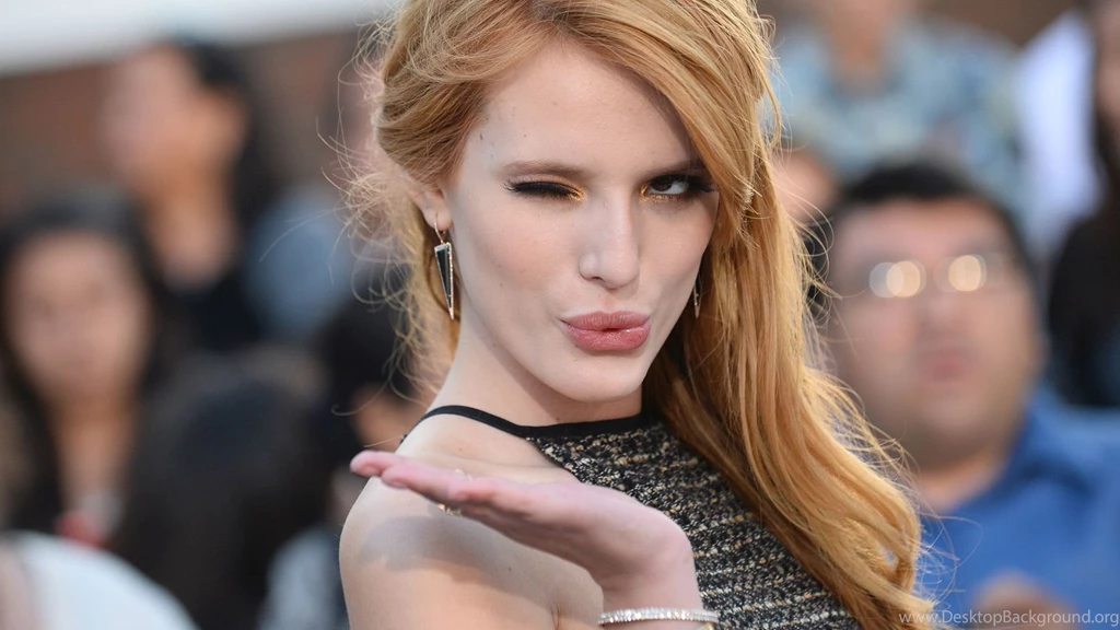 Bella Thorne Kiss Wallpaper.jpg