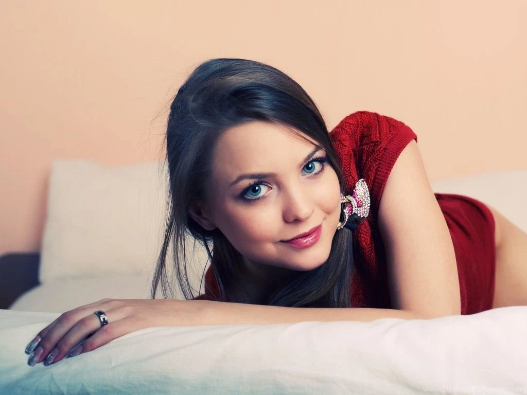 Girls Wallpapers