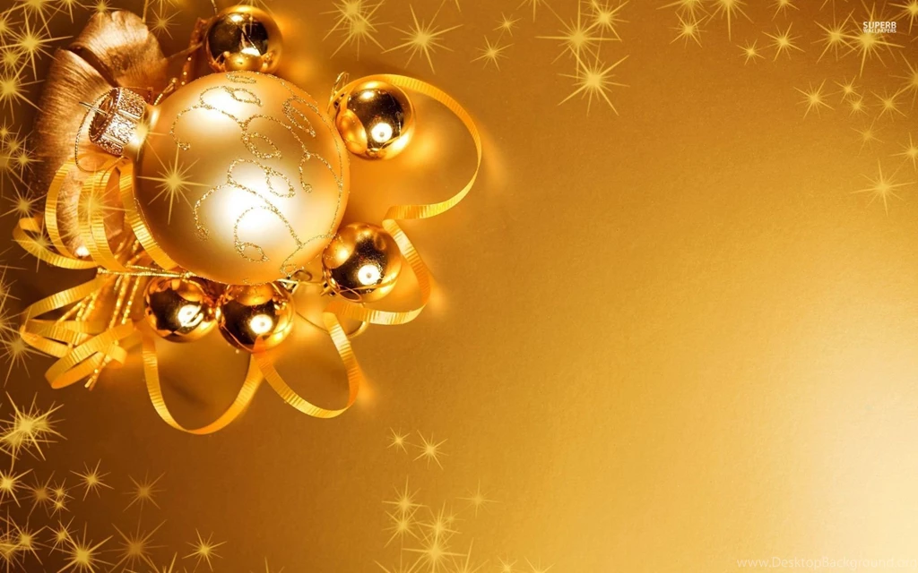 Lights Reflecting In The Golden Christmas Decorations Wallpapers ...