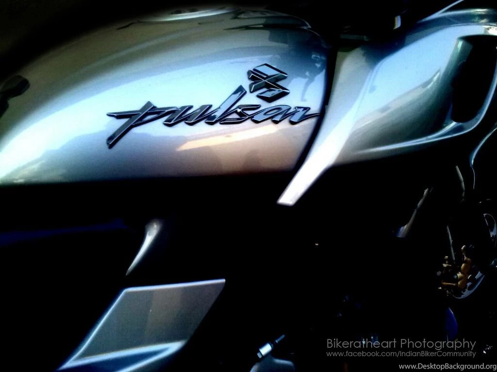 Bajaj Pulsar 220 Wallpaper 18