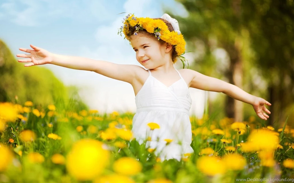 Girls With Flowers Wallpapers HD Pictures