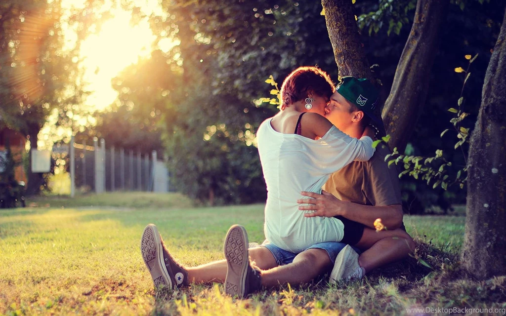 Boy And Girl Kiss Wallpapers