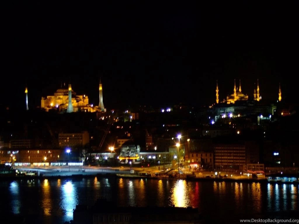 Hagia_sophia_and_blue_mosque_in_istanbul__turkey_night normal.jpg