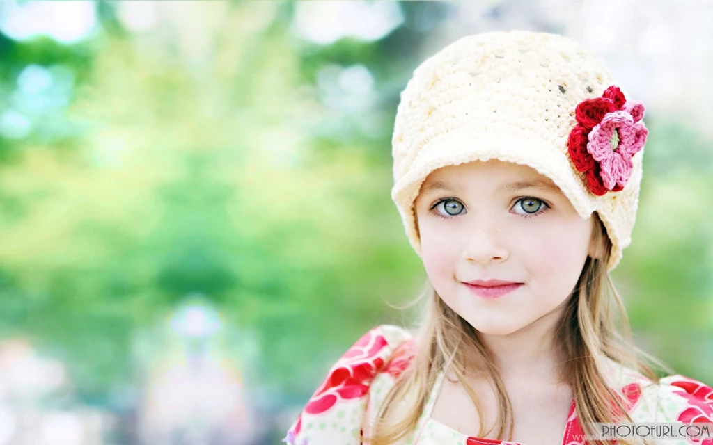 Pretty Cute Baby Girl Wallpaper.