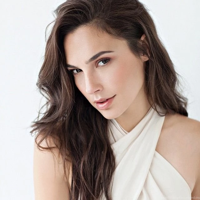 Hot gal gadot Memorable Makeout: