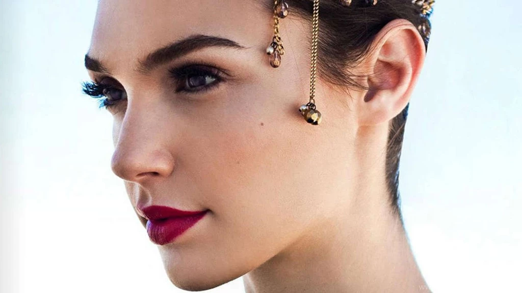 Gal Gadot red Lips HD Wallpapers Free.jpeg