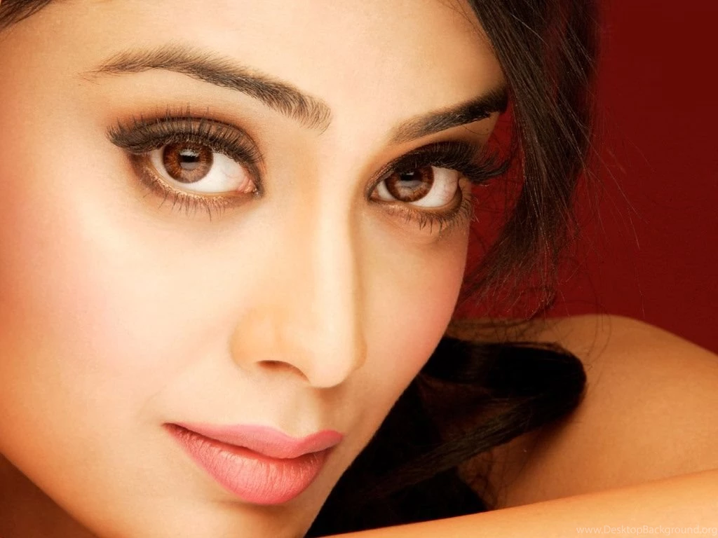 Actress Shriya Beautiful Wallpapers
