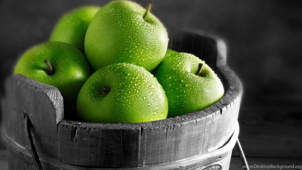 Green Wet Apples HD Wallpapers